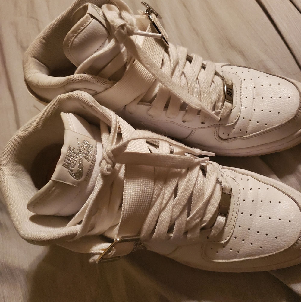 Gently used Nike AF1 Will be cleaned prior to ship
